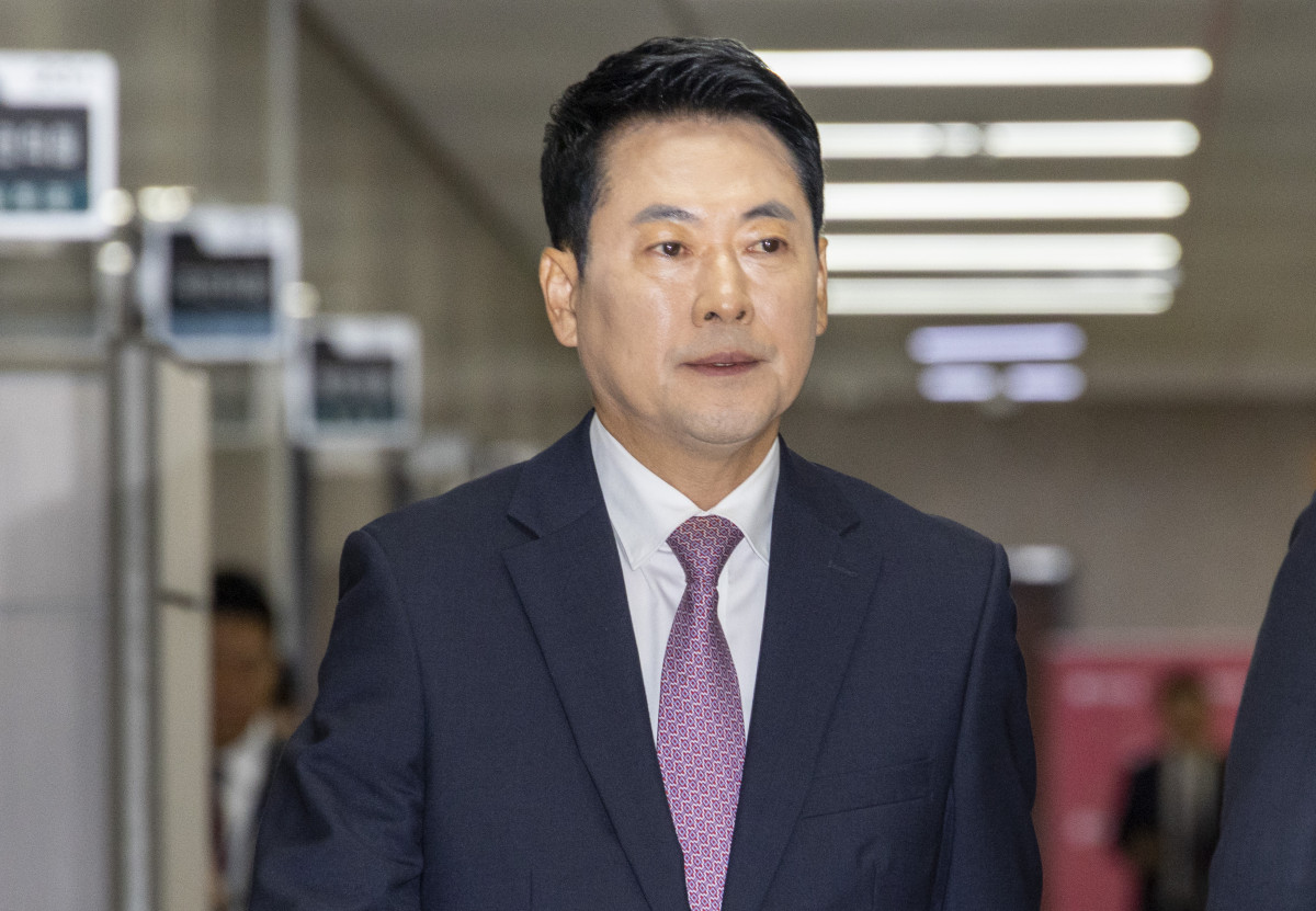 ▲국민의힘 장동혁 대표가 25일 국회에서 열린 최고위원회의에 입장하고 있다. (연합뉴스)