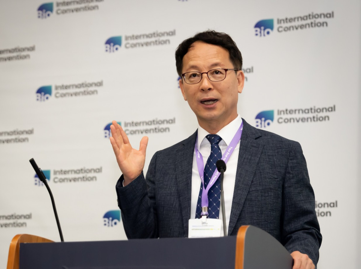 ▲정형남 삼성바이오로직스 바이오연구소장(부사장)이 바이오USA 행사장에서 기자간담회를 열고 자체 플랫폼 기술을 활용한 라이선스 사업 확대에 나선다고 밝혔다. (사진제공=삼성바이오로직스)