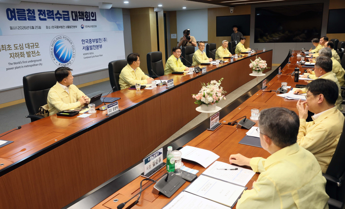 ▲김성환 기후에너지환경부 장관이 25일 서울 마포구 한국중부발전 서울발전본부에서 열린 여름철 전력수급 대책회의에서 모두발언을 하고 있다. 신태현 기자 holjjak@