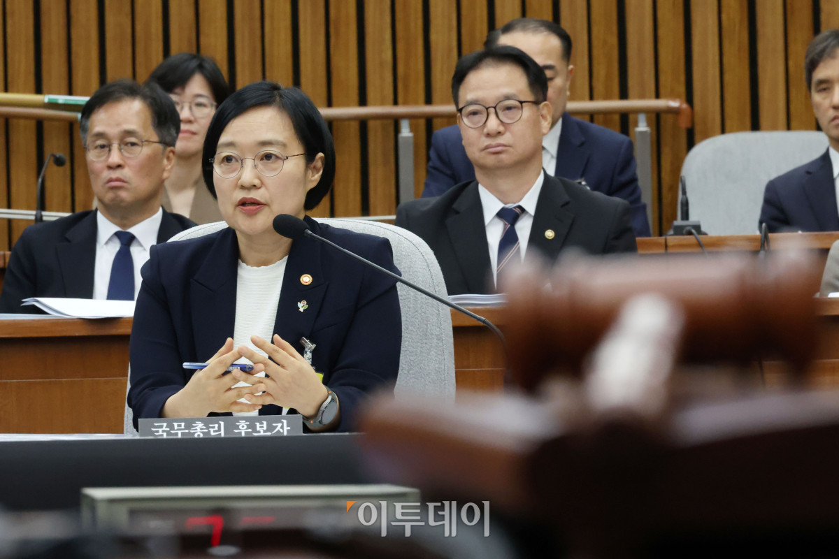 ▲한성숙 국무총리 후보자가 25일 서울 여의도 국회에서 열린 인사청문회에서 의원 질의에 답하고 있다. 고이란 기자 photoeran@