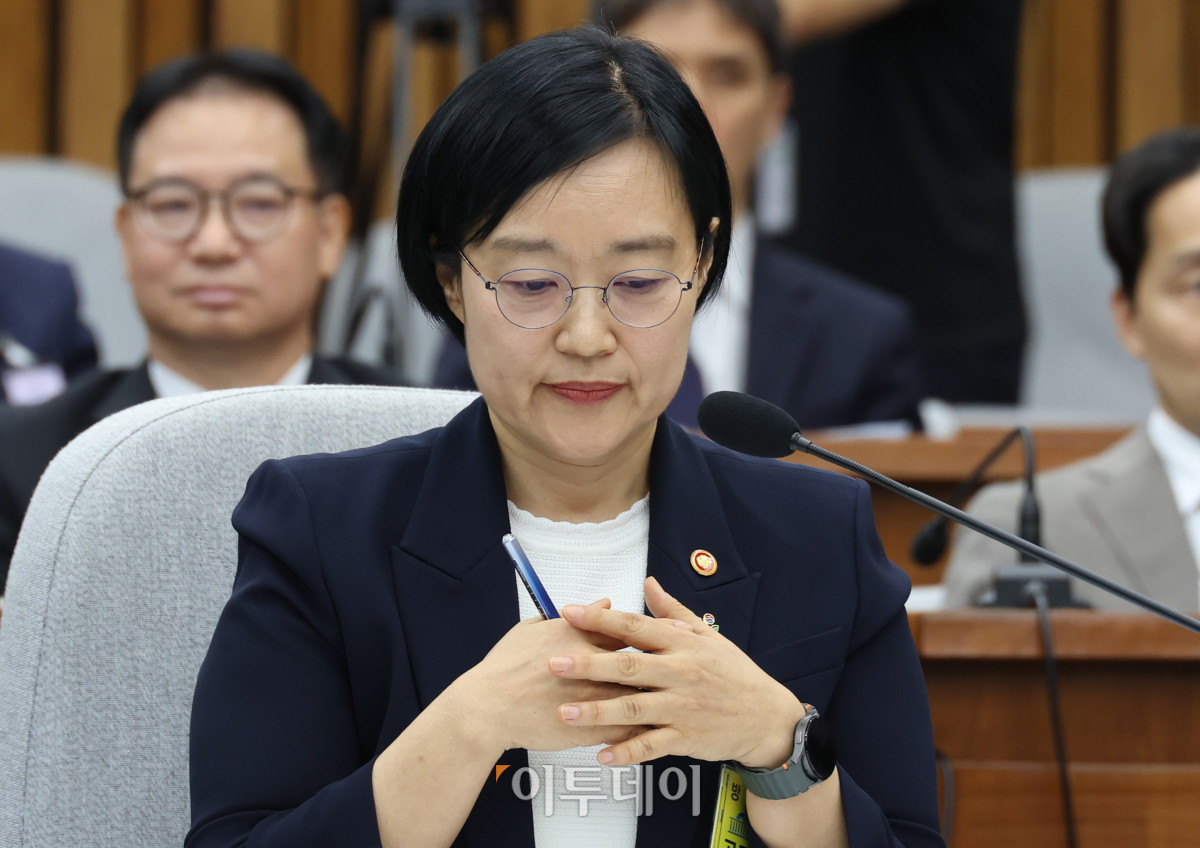 ▲한성숙 국무총리 후보자가 25일 서울 여의도 국회에서 열린 인사청문회에 참석하고 있다. 고이란 기자 photoeran@