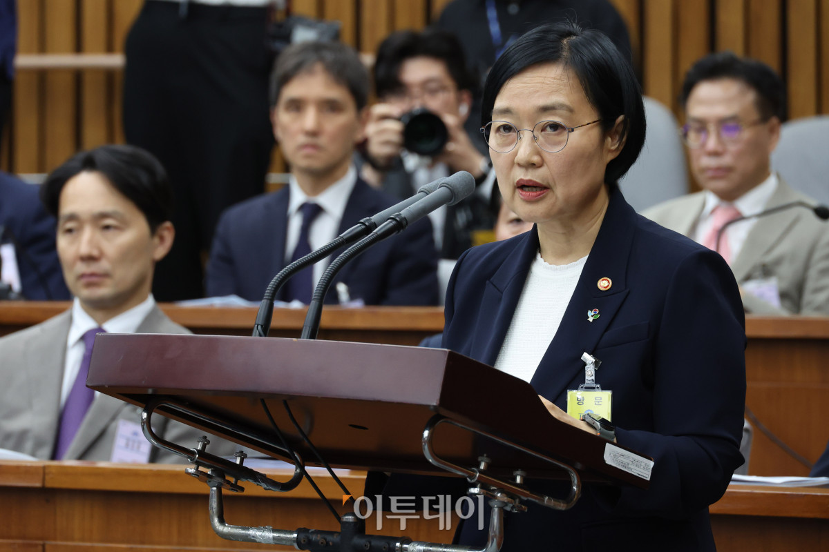 ▲한성숙 국무총리 후보자가 25일 서울 여의도 국회에서 열린 인사청문회에서 발언을 하고 있다. 고이란 기자 photoeran@