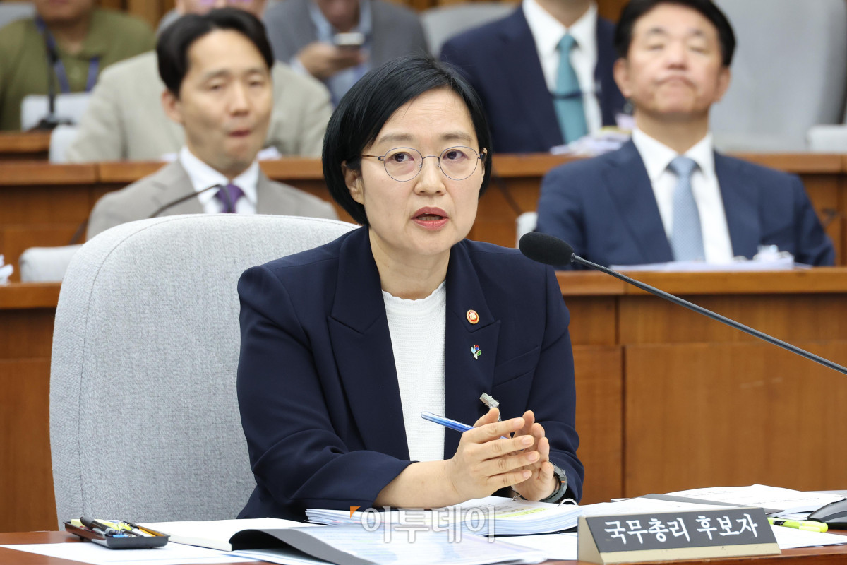 ▲한성숙 국무총리 후보자가 25일 서울 여의도 국회에서 열린 인사청문회에서 의원 질의에 답하고 있다. 고이란 기자 photoeran@