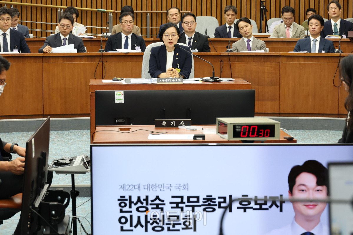 ▲한성숙 국무총리 후보자가 25일 서울 여의도 국회에서 열린 인사청문회에서 의원 질의에 답하고 있다. 고이란 기자 photoeran@