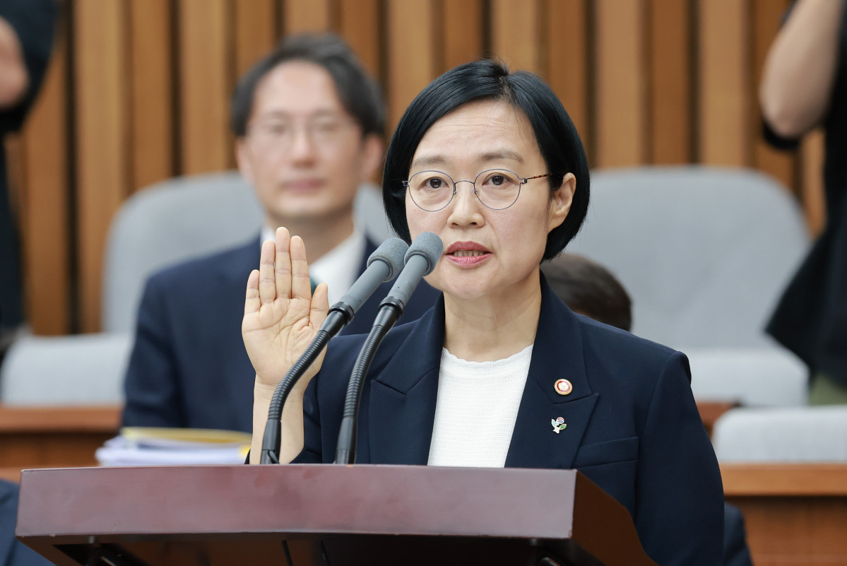 ▲한성숙 국무총리 후보자가 25일 국회에서 열린 인사청문회에서 선서하고 있다. 사진=연합뉴스