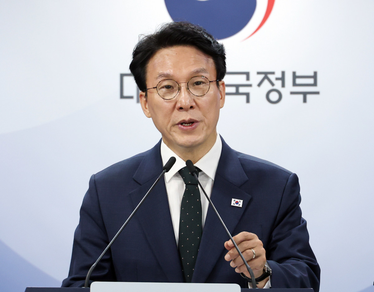 ▲<YONHAP PHOTO-9010> 김민석 총리, "검찰 보완수사권 폐지"    (서울=연합뉴스) 안정원 기자 = 김민석 국무총리가 25일 서울 종로구 정부서울청사에서 열린 검찰개혁 관련 현안 브리핑에서 "검찰 보완수사권 폐지를 정부의 기본 입장으로 최종 정리했다"고 밝히고 있다. 2026.6.25    jeong@yna.co.kr/2026-06-25 14:23:37/<저작권자 ⓒ 1980-2026 ㈜연합뉴스. 무단 전재 재배포 금지, AI 학습 및 활용 금지>