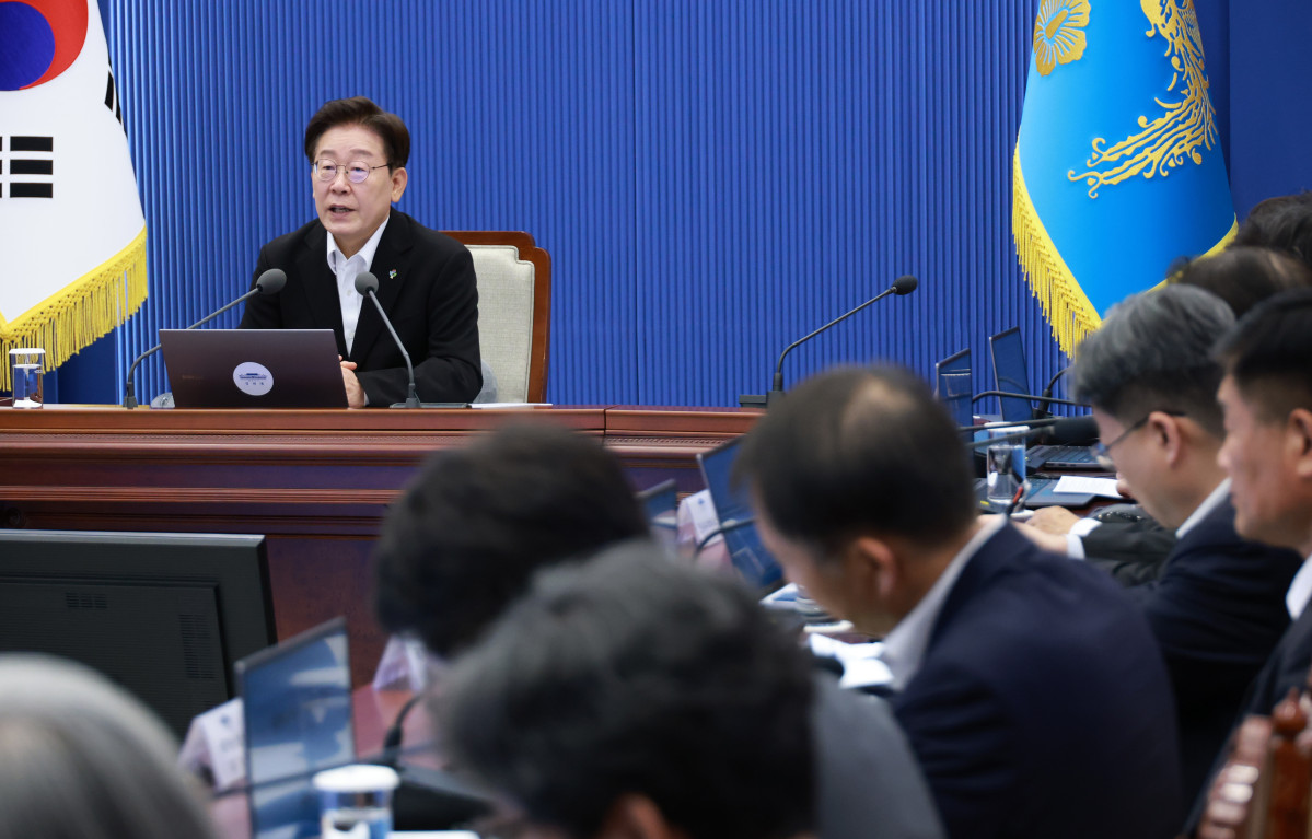 ▲이재명 대통령이 25일 청와대에서 열린 수석보좌관회의에서 발언하고 있다. (연합뉴스)