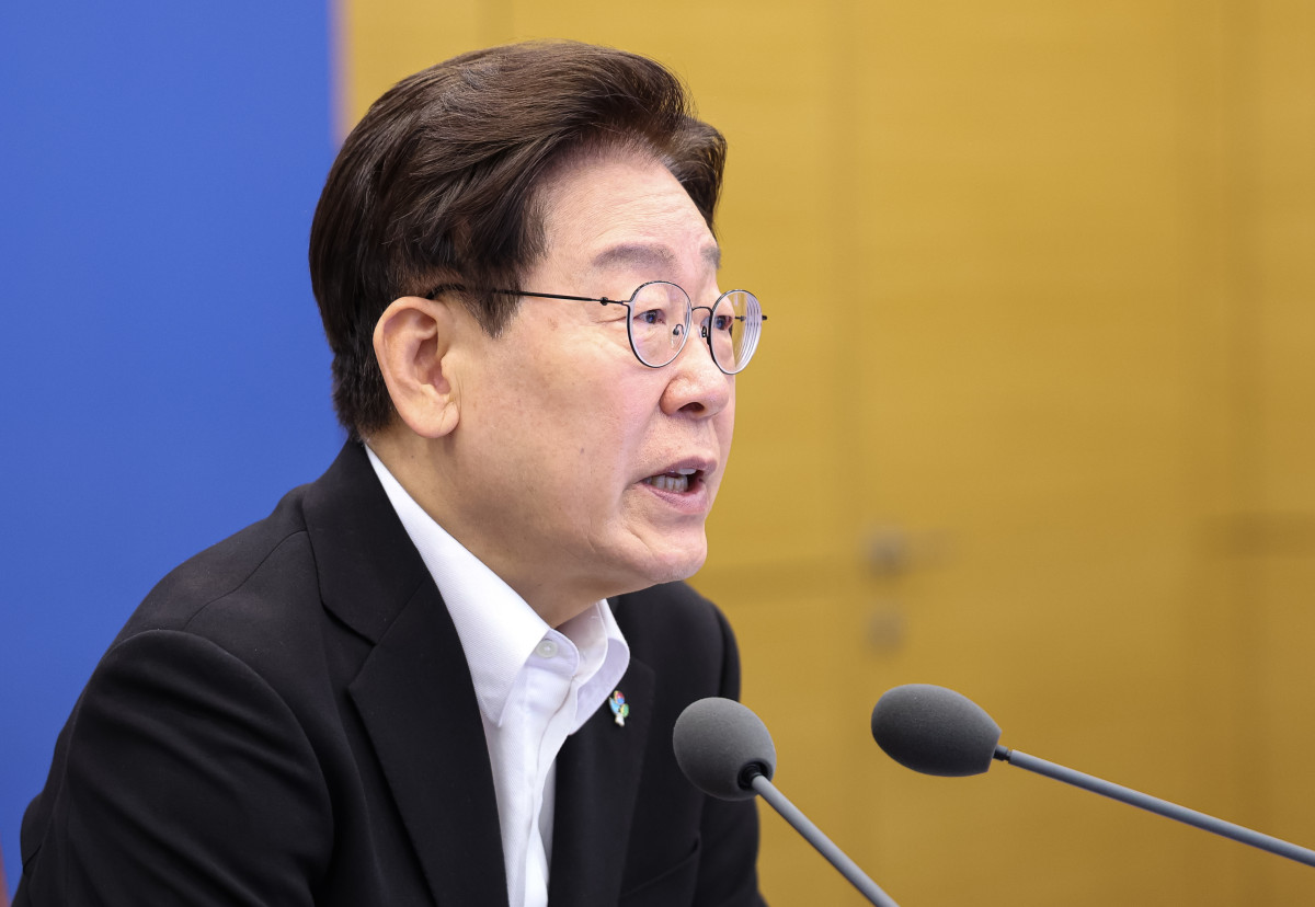 ▲<YONHAP PHOTO-9531> 수석보좌관회의, 발언하는 이재명 대통령    (서울=연합뉴스) 한상균 기자 = 이재명 대통령이 25일 청와대에서 열린 수석보좌관회의에서 발언하고 있다. 2026.6.25    xyz@yna.co.kr/2026-06-25 15:48:48/<저작권자 ⓒ 1980-2026 ㈜연합뉴스. 무단 전재 재배포 금지, AI 학습 및 활용 금지> (연합뉴스)