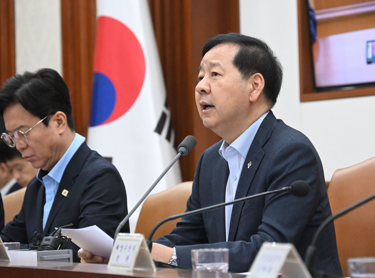 ▲구윤철 부총리 겸 재정경제부 장관이 6월 26일 서울 종로구 정부서울청사에서 열린 '비상경제본부 희의 겸 경제관계장관회의 겸 민생물가 특별관리 관계장관 TF'를 주재, 모두발언을 하고 있다. (재정경제부)
