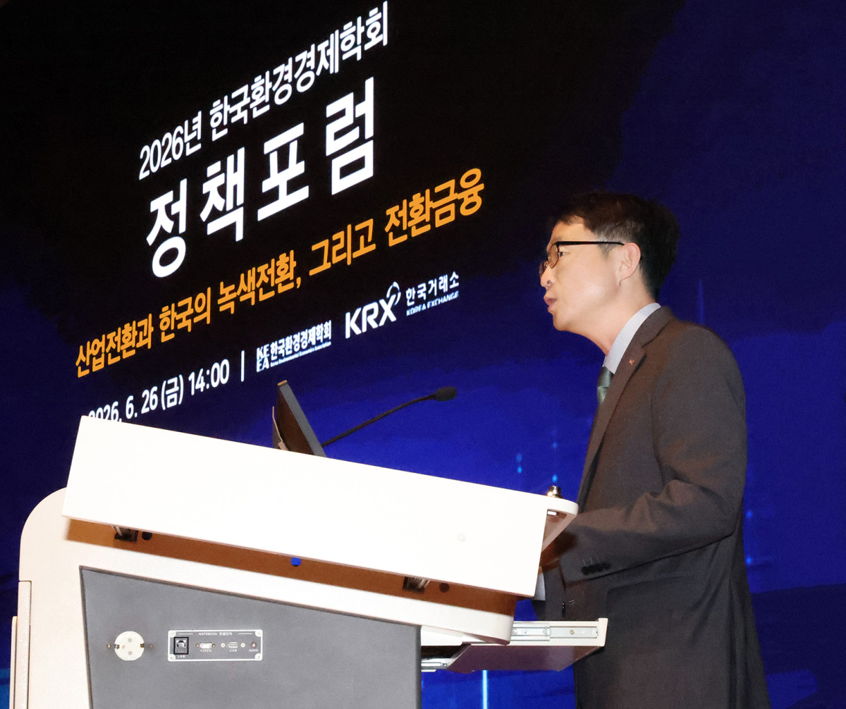 ▲26일 정책포럼에 앞서 한구 한국거래소 파생상품본부장이 환영사를 하고 있다. (사진=한국거래소)