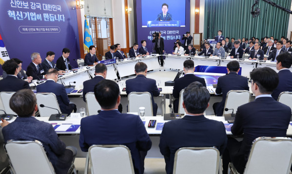 ▲이재명 대통령이 26일 청와대에서 열린 '미래신안보 혁신기업 육성전략' 회의에서 발언하고 있다. 2026.6.26 [청와대통신사진기자단] (연합뉴스)