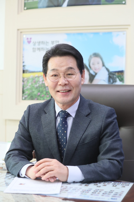 ▲권익현 부안군수 당선인이 선거 이후 군민대통합에 대해서 설명을 하고 있다. (사진제공=부안군)