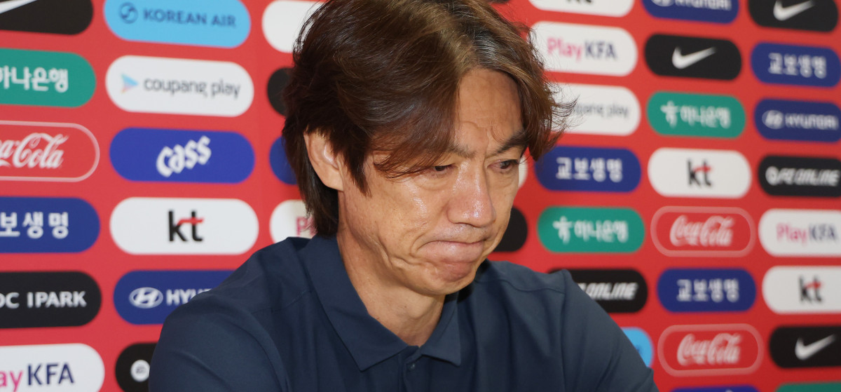 ▲2026 북중미 월드컵 조별리그에서 탈락한 한국 축구 국가대표팀 홍명보 감독이 28일(현지시간) 오전 멕시코 과달라하라 인근 사포판의 치바스 바예 베르데에서 사퇴 기자회견을 하고 있다. (연합뉴스)