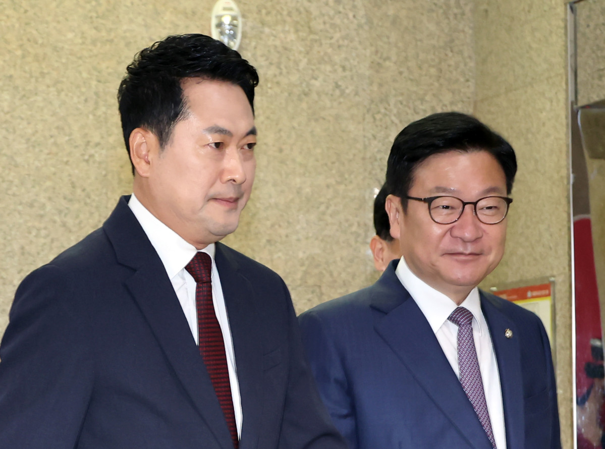 ▲국민의힘 장동혁 대표가 29일 국회에서 열린 최고위원회의에 정점식 원내대표 등과 함께 입장하고 있다. (연합뉴스)