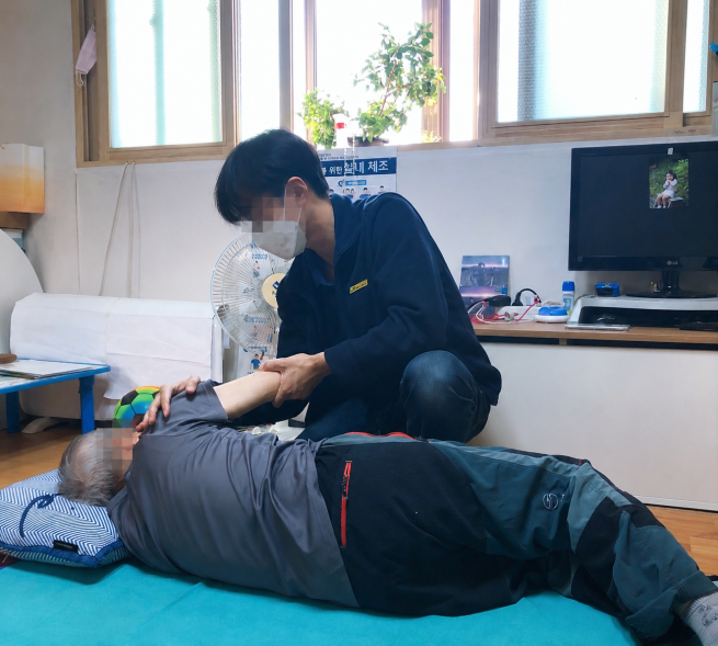 ▲장애인 대상 방문 재활 활동 모습. (사진제공=서울시)
