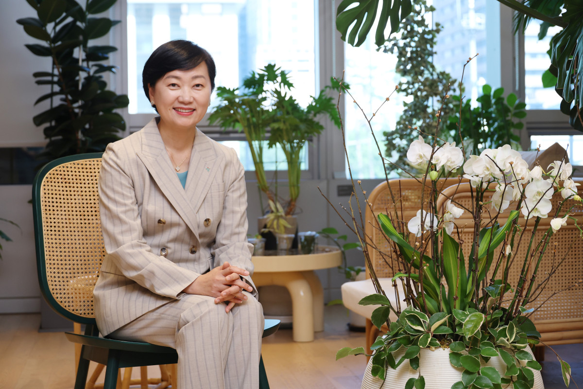 ▲이은정 하나은행 하나더넥스트 본부장이 서울 중구 KEB하나은행 본점에서 브라보마이라이프와 인터뷰에 앞서 포즈를 취하고 있다. 고이란 기자 photoeran@