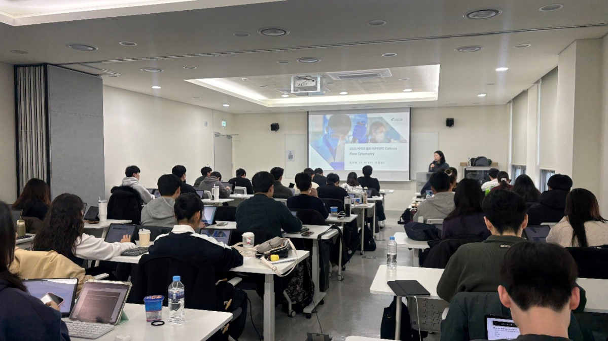 ▲셀트리온이 지난해 인천 바이오공정인력양성센터에서 바이오산업 인재 양성을 위한 교육 프로그램을 진행하고 있는 모습. (사진제공=셀트리온)