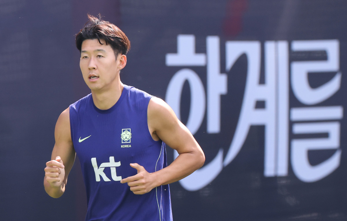 ▲한국 축구국가대표팀이 25일(현지시간) 팀 베이스캠프인 멕시코 과달라하라로 돌아와 사포판 치바스 바예 베르데에서 회복훈련을 했다. 주장 손흥민이 러닝으로 몸을 풀고 있다. (연합뉴스)