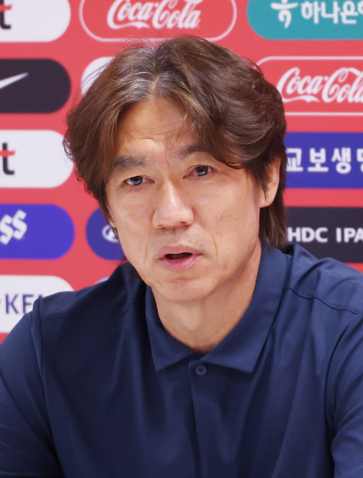 ▲026 북중미 월드컵에서 32강 진출에 실패한 한국축구국가대표팀의 홍명보 감독이 28일(현지시간) 멕시코 사포판 치바스 바예 베르데에서 기자회견을 하며 사퇴 의사를 밝히고 있다. (연합뉴스)