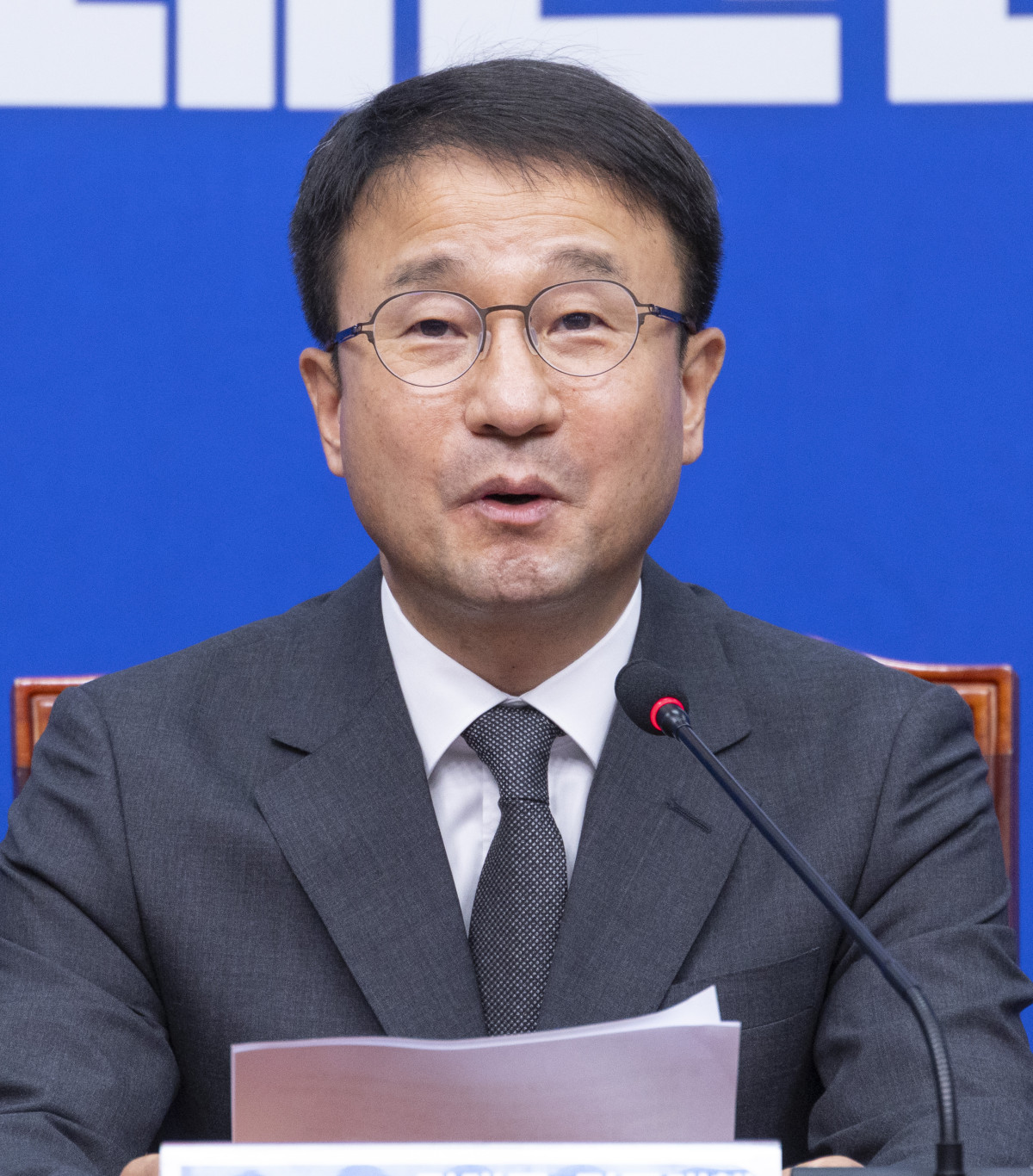 ▲더불어민주당 한병도 당 대표 권한대행 및 원내대표가 29일 국회에서 열린 최고위원회의에서 이번 주초 22대 하반기 국회 원구성을 강력히 요구하는 발언을 하고 있다. (연합뉴스)