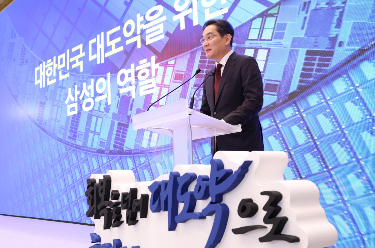 ▲이재용 삼성전자 회장이 29일 청와대에서 이재명 대통령 주재로 열린 3대 메가프로젝트 국민보고회에서 투자계획을 발표하고 있다.    xyz@yna.co.kr/2026-06-29 14:57:36/<저작권자 ⓒ 1980-2026 ㈜연합뉴스. 무단 전재 재배포 금지, AI 학습 및 활용 금지> (사진=청와대통신사진기자단)