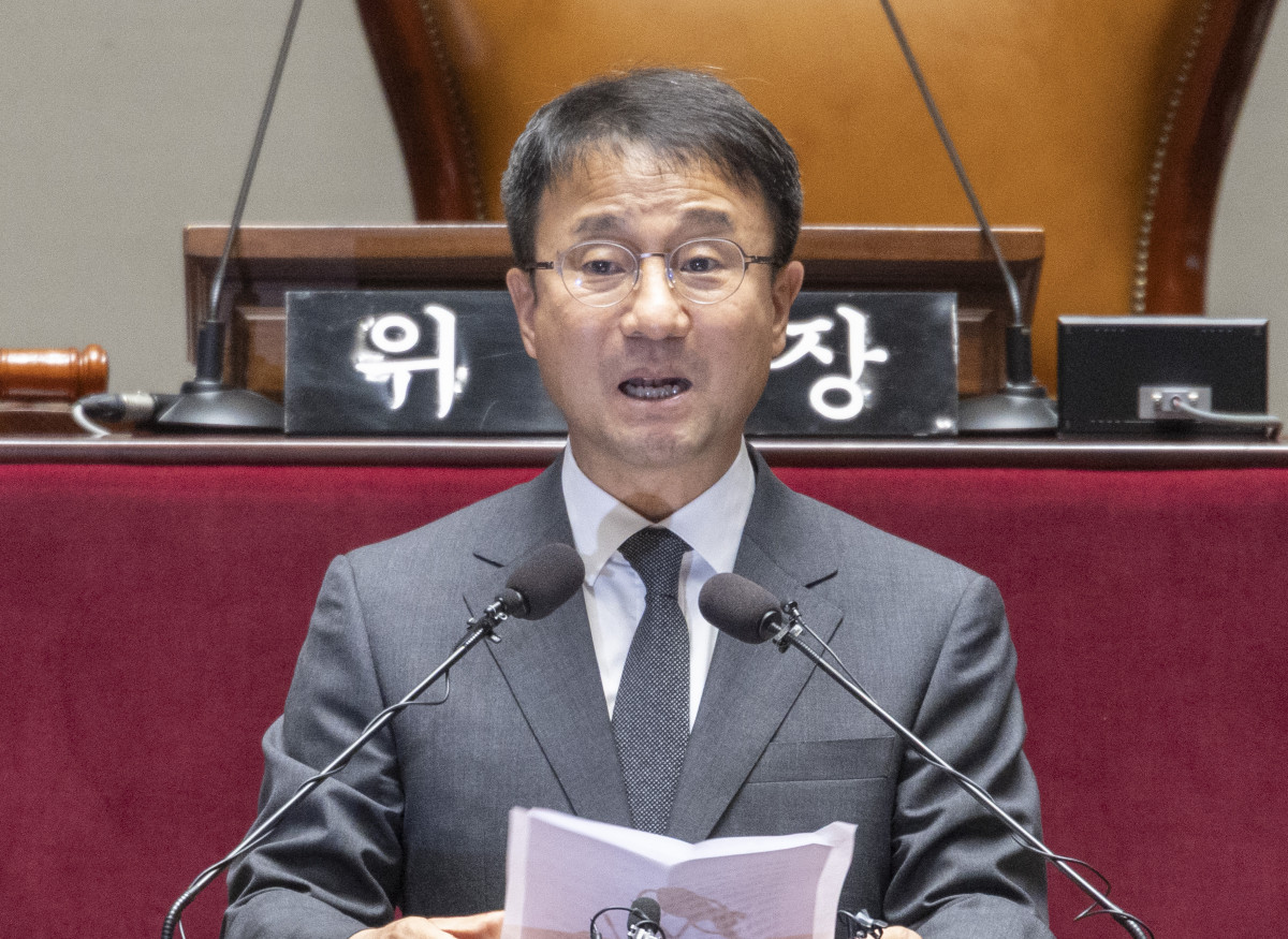 ▲더불어민주당 한병도 당 대표 직무대행 및 원내대표가 29일 국회에서 열린 의원총회에서 발언하고 있다. (연합뉴스)