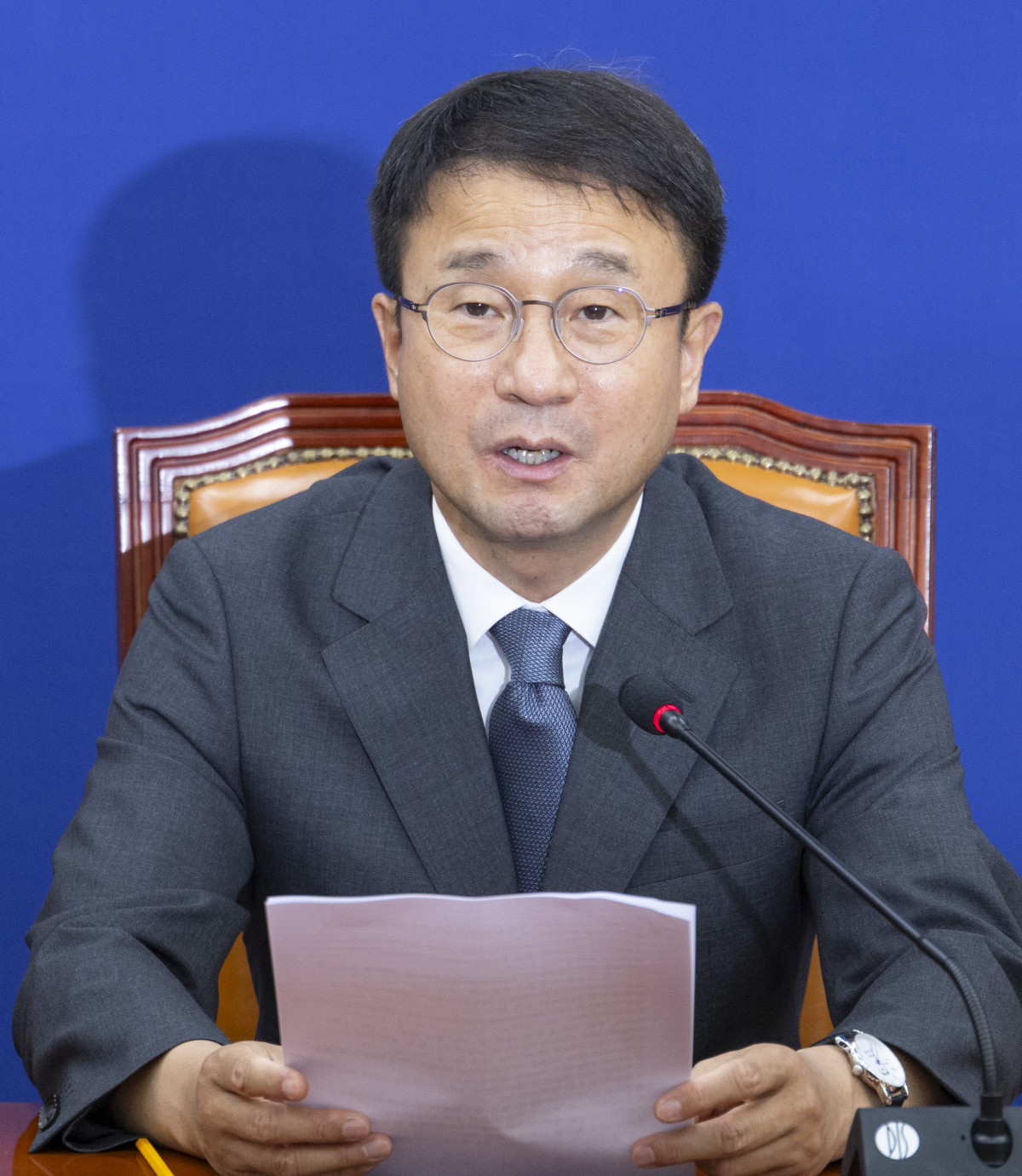 ▲더불어민주당 한병도 당 대표 직무대행 및 원내대표가 30일 국회에서 열린 원내대책회의에서 이날 오후 열린 본회의에서 22대 하반기 국회 원 구성을 위한 상임위원장 선출과 한성숙 국무총리 후보자 인사청문안 처리 의지를 밝히고 있다. (연합뉴스)