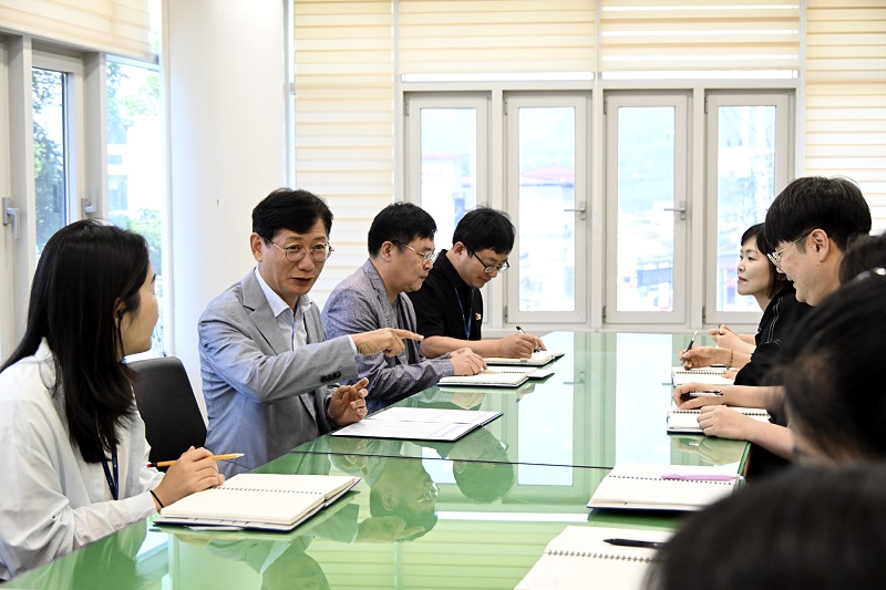 ▲장수군 복지담당 공무원들이 간담회를 진행하고 있는 모습. (사진제공=장수군)