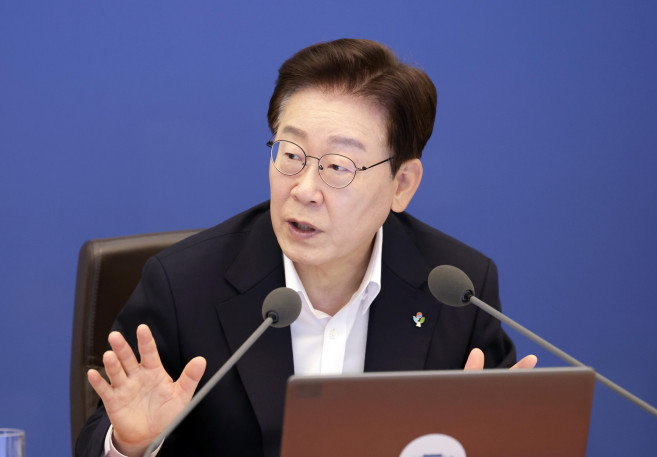 ▲이재명 대통령이 30일 청와대에서 열린 국무회의 겸 비상경제점검회의에서 발언하고 있다. (연합뉴스)