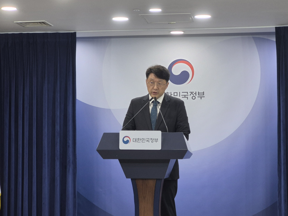 ▲최우혁 과기정통부 정보보호네트워크정책실장이 30일 정부서울청사에서 브리핑을 열고 안면인증 제도에 대해 설명하고 있다. 김연진 기자 yeonjin@