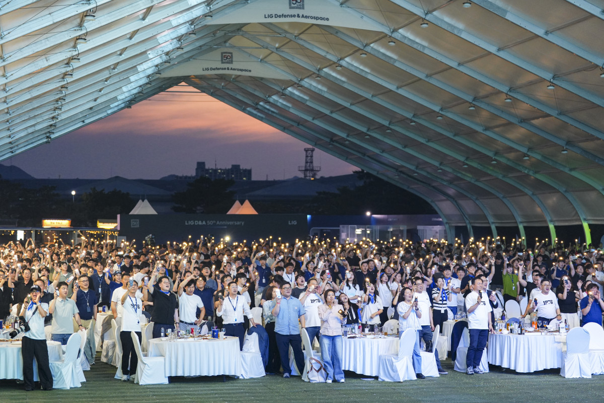 ▲LIG디펜스&에어로스페이스가 창립 50주년을 맞아, 6월 26일 구미하우스에서 임직원들이 참석한 가운데 ‘창립 50주년 기념행사’를 성황리에 개최했다. (사진제공=LIG D&A)
