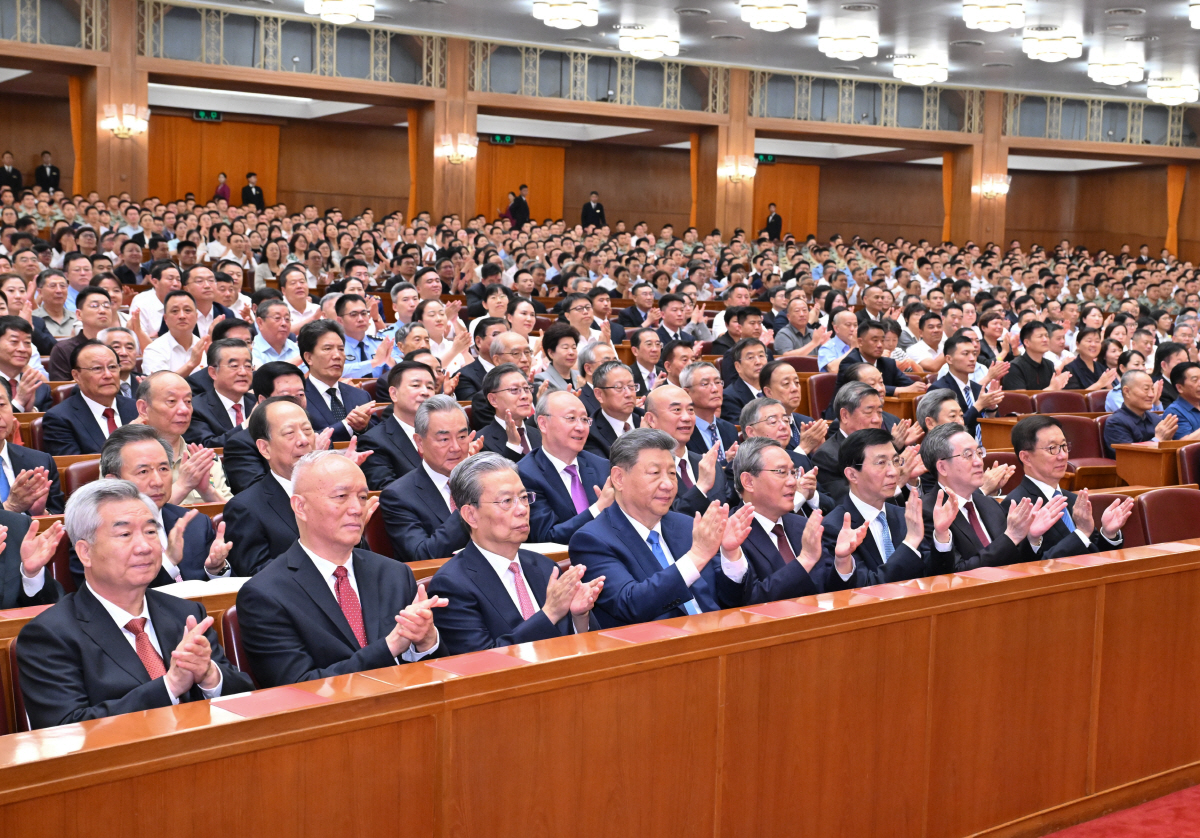 ▲중국 베이징에서 29일 시진핑 국가주석과 국가 지도부가 중국 공산당 창당 105주년을 기념하는 공연을 보고 있다. 베이징/신화연합뉴스