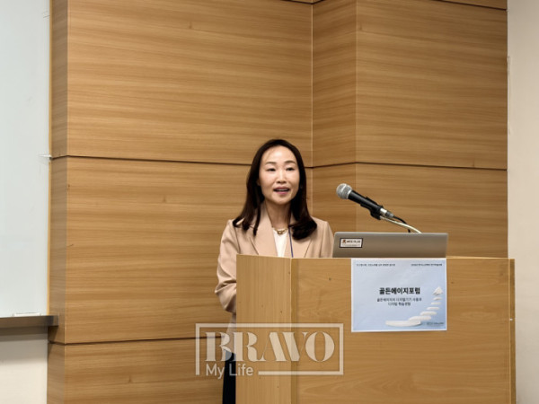 ▲ 김기연 중앙대학교 교수가 29일 세종대학교 컨벤션센터에서 열린 2026년 한국노년학회 전기학술대회 기획세션에서 '골든에이지의 디지털기기 사용과 디지털 학습경험'을 주제로 발표하고 있다.(박지수 기자 jsp@)