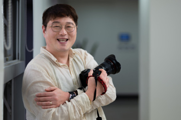 ▲복지를 찍는 사회복지사, 김현준 사람중심사진연구소 소장. (이준호 기자)