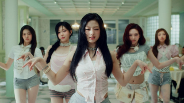 ▲'SUGAR HONEY ICE TEA' 뮤직비디오(사진출처=YG엔터테인먼트)