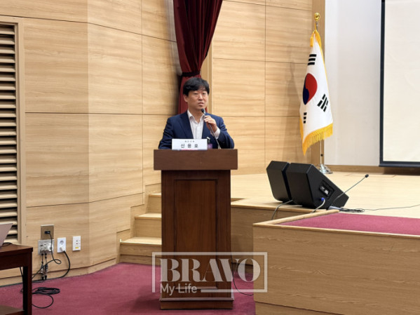 ▲12일 서울 여의도 국회의원회관에서 열린 '초고령사회, 실버타운이 미래다' 정책토론회에서 신용호 해안건축 개발기획본부장이 발표하고 있다.(박지수 기자 jsp@)