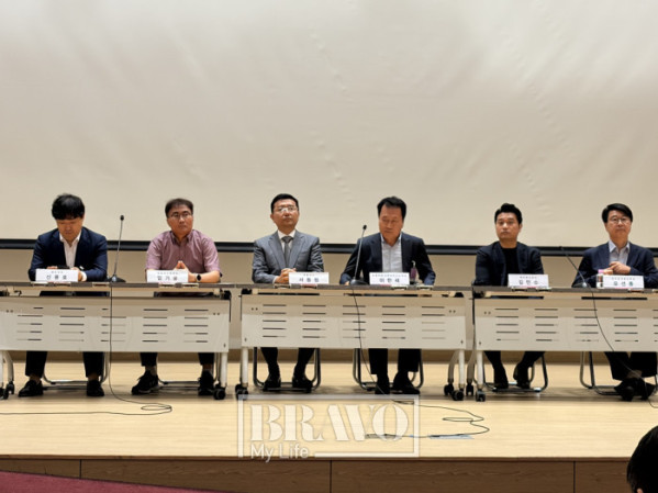 ▲12일 서울 여의도 국회의원회관에서 열린 '초고령사회, 실버타운이 미래다' 정책토론회에서 전문가들의 종합토론이 진행됐다. (박지수 기자 jsp@)