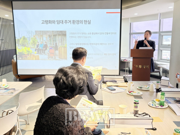 ▲25일 '비바브라보 클럽' 4회차 모임에서 진성은 (주)누막 이사가 체험 제품인 '효자봉'을 소개하고 있다.