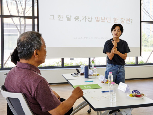 ▲박소정 워싱턴대학교 세인트루이스 브라운스쿨 사회복지학 부교수가 평가회 2부 발표를 하고 있다.(이미지=박진주 프리랜서)