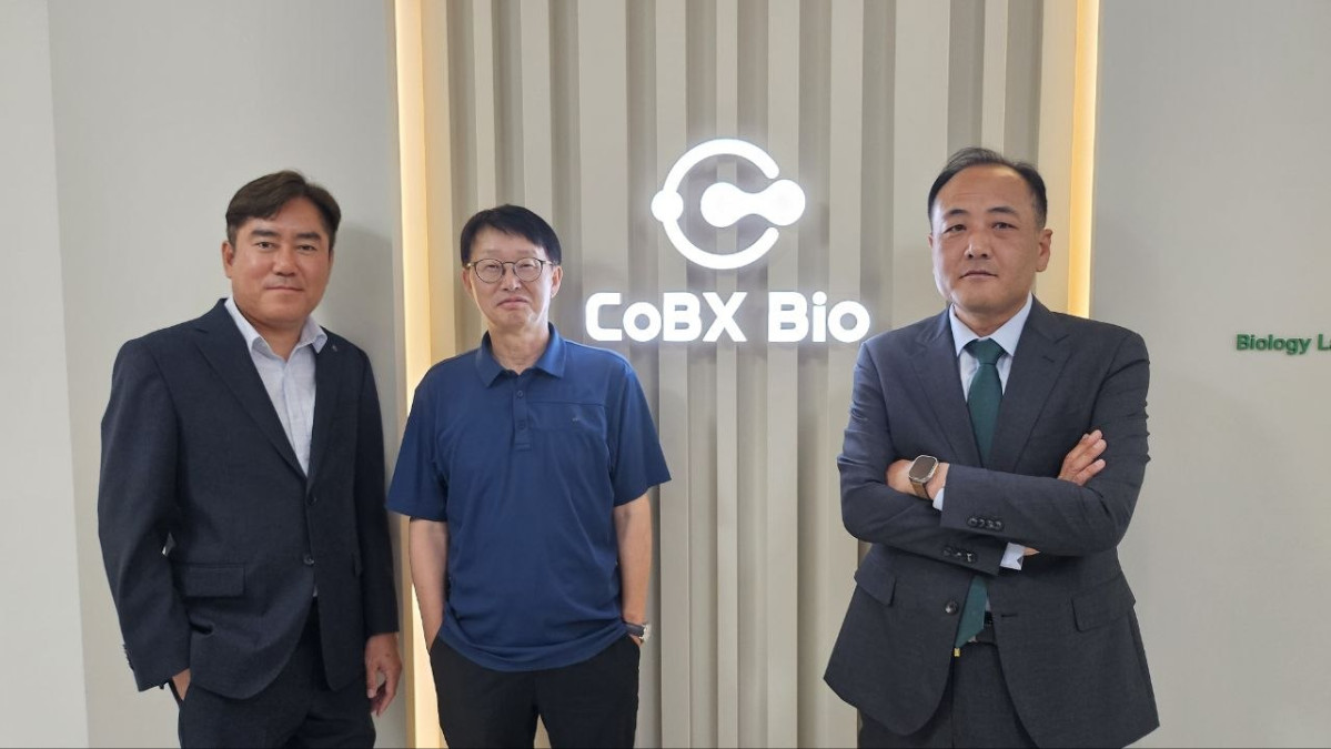 ▲(왼쪽부터) 손정범 부사장, 김남두 각자대표, 최환근 각자대표 (사진제공=캅스바이오)