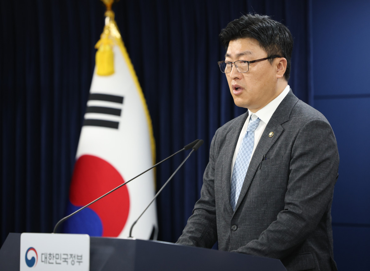 ▲남재헌 해양수산부 차관이 1일 정부서울청사에서 호르무즈 해협 내측 우리 선박 및 선원 현황에 대해 브리핑하고 있다. (연합뉴스)