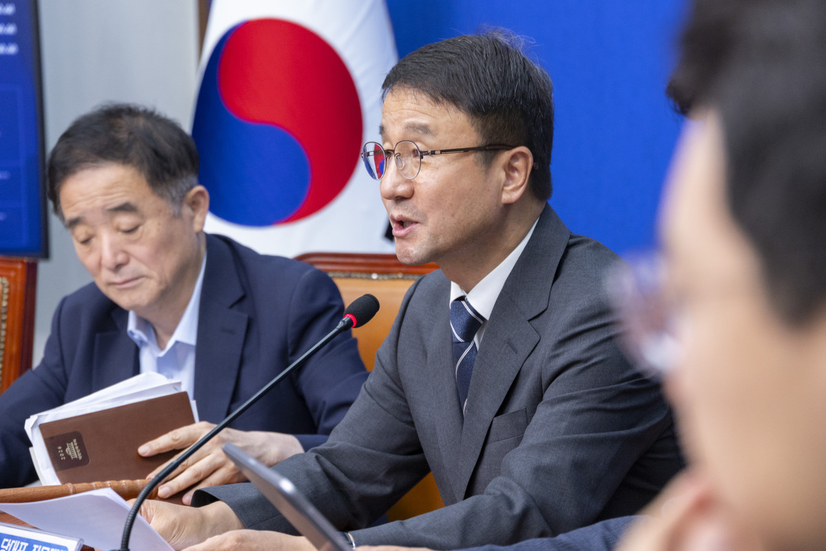 ▲더불어민주당 한병도 당 대표 직무대행 및 원내대표가 1일 국회에서 열린 최고위원회의에서 22대 하반기 국회 운영 방향에 대해 말하고 있다. 사진=연합뉴스