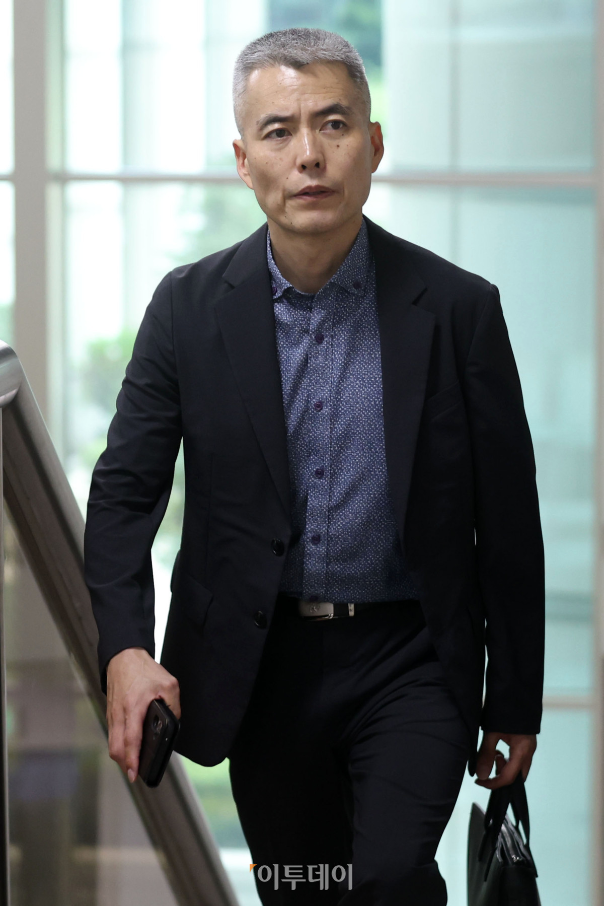 ▲채 상병 순직 사건 수사외압 의혹과 관련해 모해위증 혐의를 받는 김화동 해병대2사단 1여단장(대령)이 1일 서울 서초구 서울중앙지법에서 열린 1차공판에 출석하고 있다. 고이란 기자 photoeran@