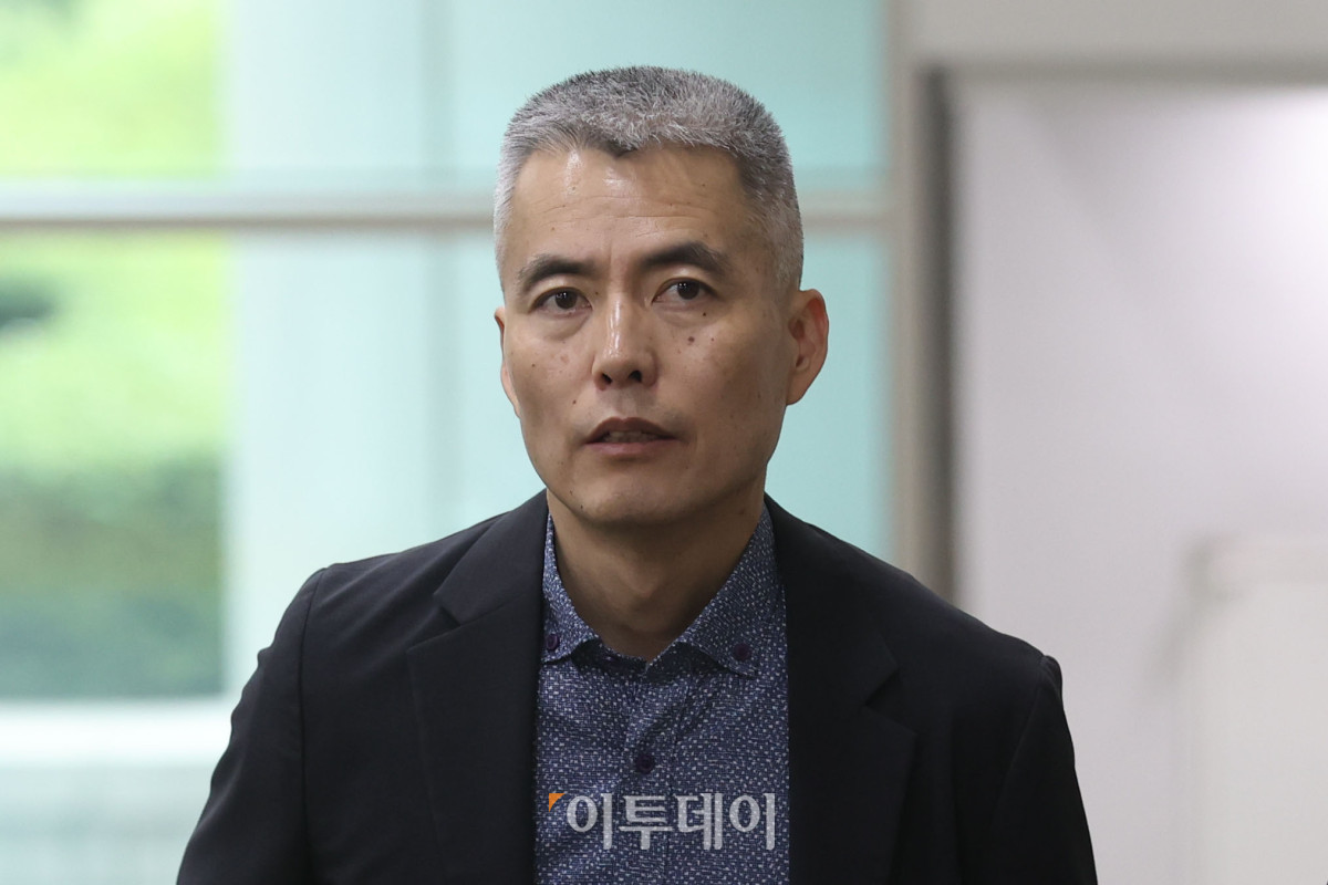 ▲채 상병 순직 사건 수사외압 의혹과 관련해 모해위증 혐의를 받는 김화동 해병대2사단 1여단장(대령)이 1일 서울 서초구 서울중앙지법에서 열린 1차공판에 출석하고 있다. 고이란 기자 photoeran@
