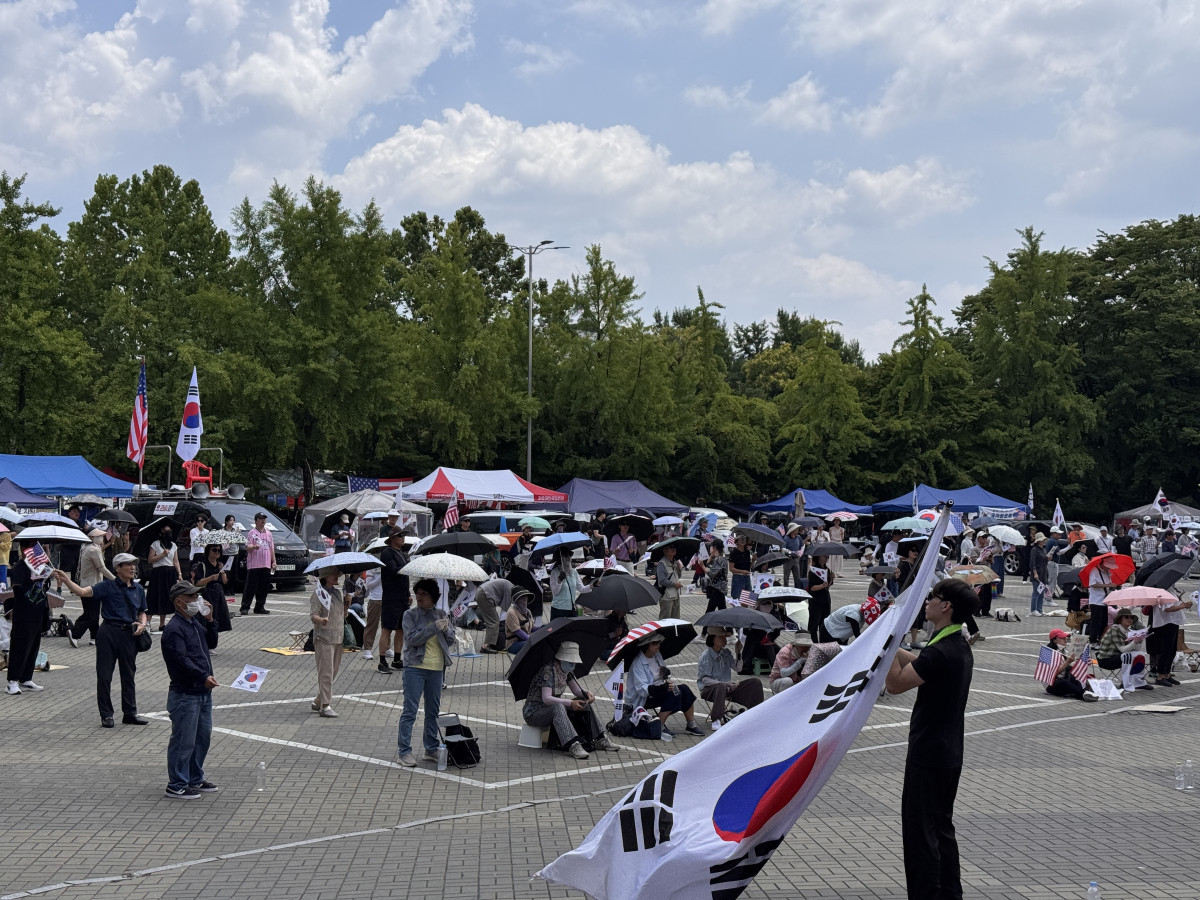 ▲1일 오후 서울 송파구 올림픽공원 핸드볼경기장 1-3 출입구 앞에서 집회가 진행되고 있다. 박상군 기자 kopsg@