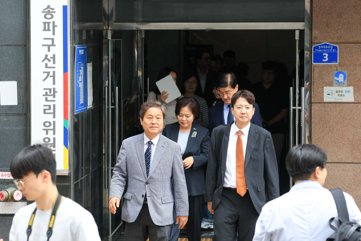 ▲6·3 지방선거 투표용지 부족 사태 국정조사특별위원회 소속 의원들이 2일 서울 송파구 선거관리위원회에서 열린 '투표용지 부족 사태 관련 현장보고회'를 마친 뒤 이동하고 있다. 국회사진기자단