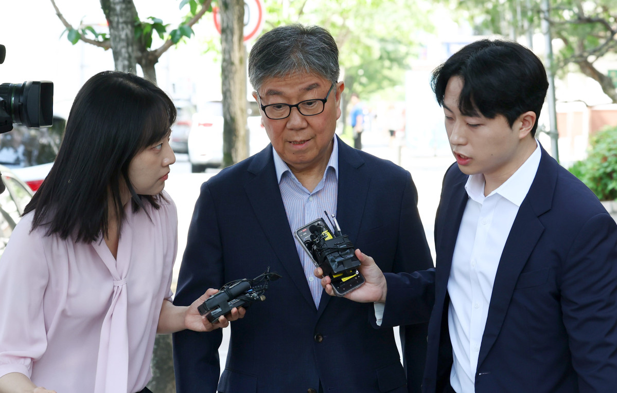 ▲김대기 전 대통령실 비서실장이 대통령 관저 이전 의혹 관련 조사를 받기 위해 5월 15일 경기 과천 2차 종합특별검사팀 사무실로 출석하고 있다. (뉴시스)