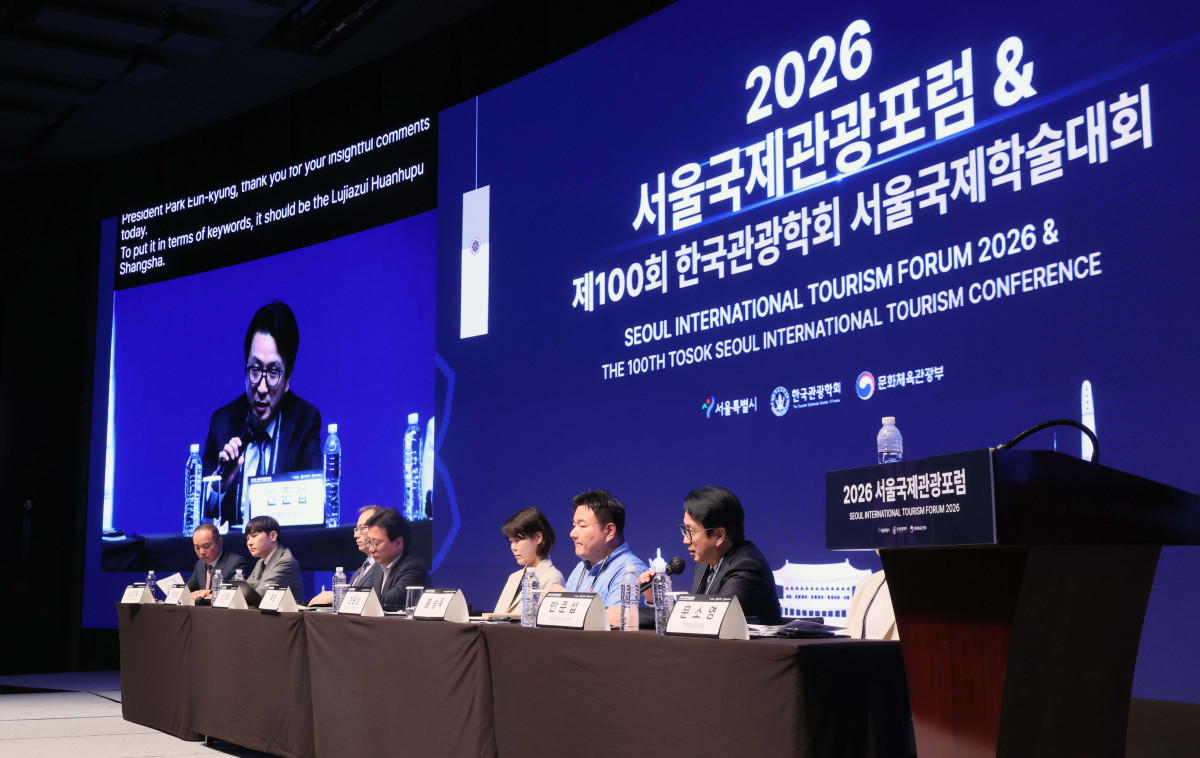 ▲2일 서울 중구 웨스틴조선호텔에서 열린 ‘서울의료관광정책포럼’에서 패널토론이 진행되고 있다. ‘대한민국 의료관광의 글로벌 경쟁력 제고’를 주제로 한국의료관광진흥협회(KMTPA)가 주최한 서울의료관광정책포럼은 ‘제100회 한국관광학회 서울국제학술대회 & 2026 서울국제관광포럼’의 특별세션으로 진행됐다. 신태현 기자 holjjak@
