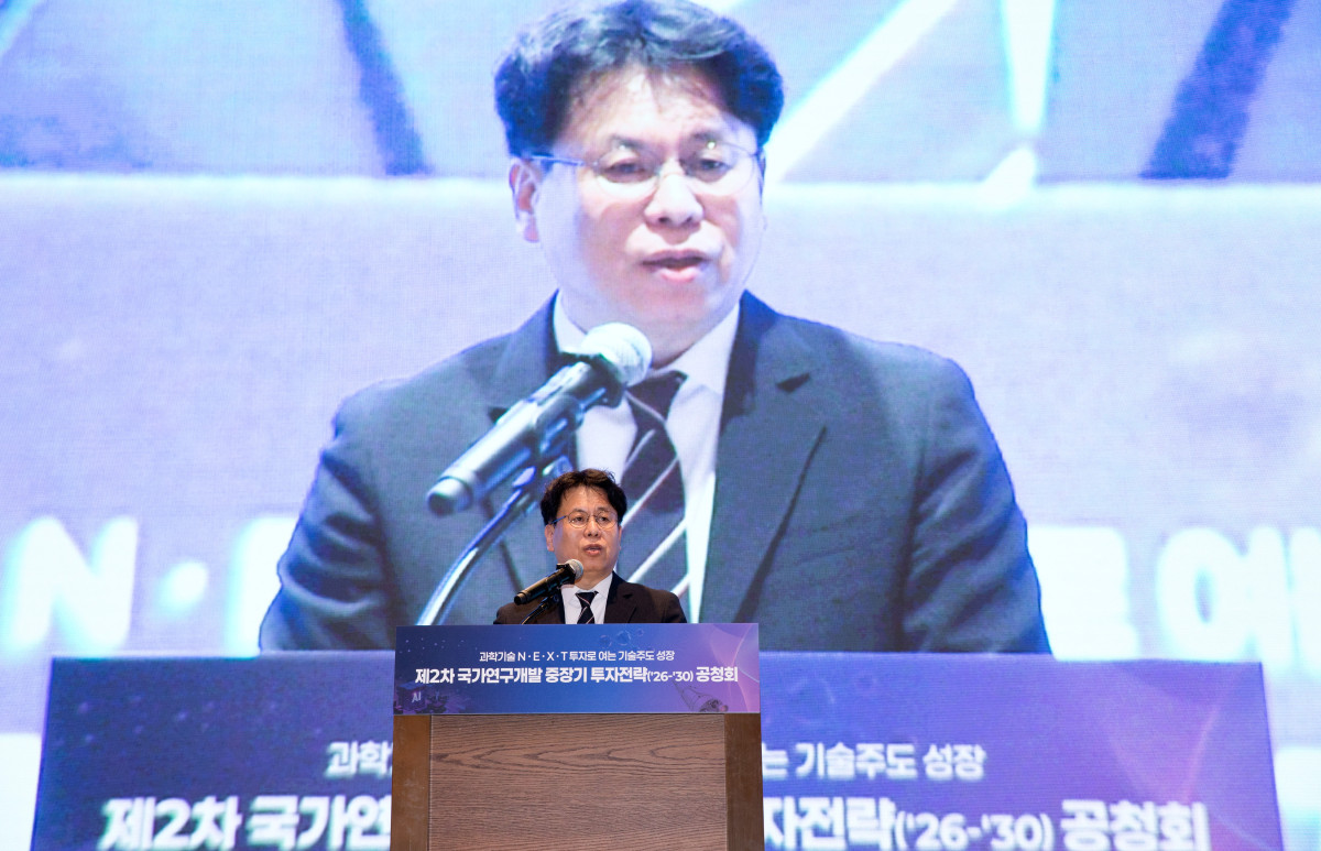 ▲박인규 과학기술정보통신부 과학기술혁신본부장이 2일 오후 서울 서초구 엘타워에서 열린'제2차 국가연구개발 중장기 투자전략 공청회' 에서 인사말을 하고 있다. (사진제공=과학기술정보통신부)