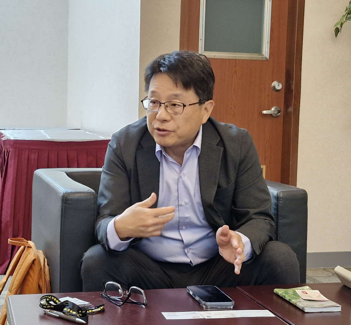 ▲린홍원 대만 경제지 '금주간(今週刊)' 고문이 최근 이투데이와 인터뷰에서 중국의 메모리 반도체 추격과 한국 반도체 산업의 과제를 진단하고 있다. (공동취재단)